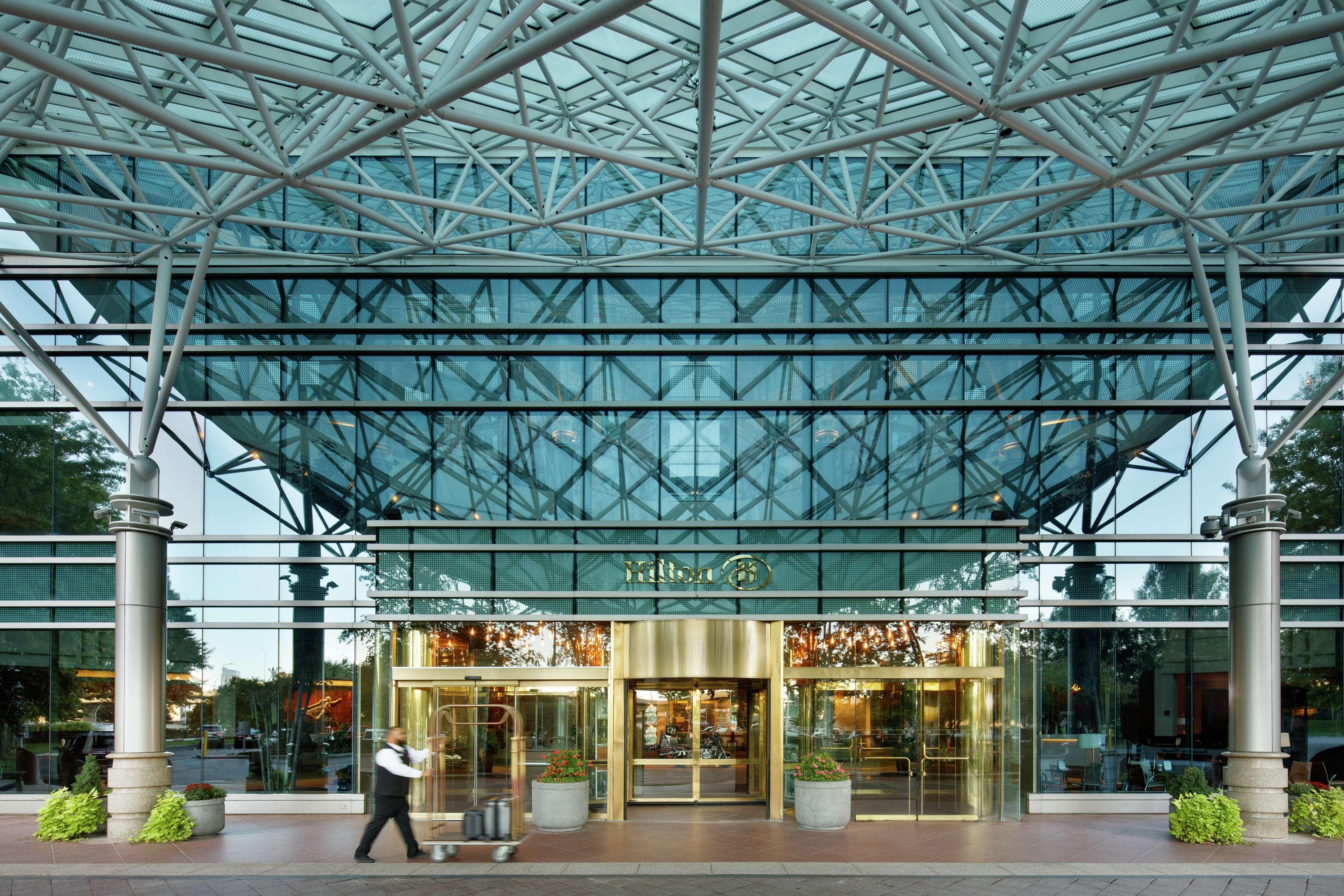 Отель Hilton Boston Logan Airport Экстерьер фото